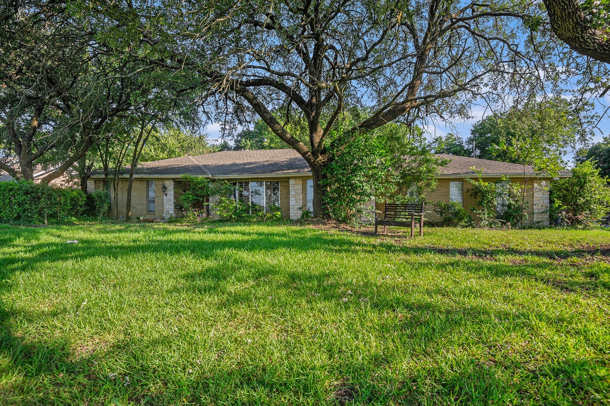 Foto principal - 1200 E Franklin St