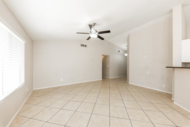 Foto del edificio - 1411 E Carter Rd