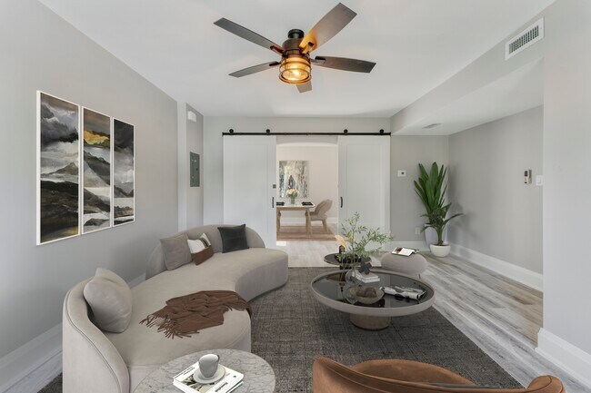 Photo du bâtiment - 2.5 Bed / 1 Bath in Kingston – All Utilities & Parking Included - $3,750/month