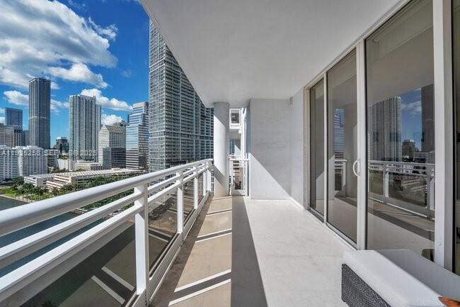 Building Photo - 901 Brickell Key Blvd