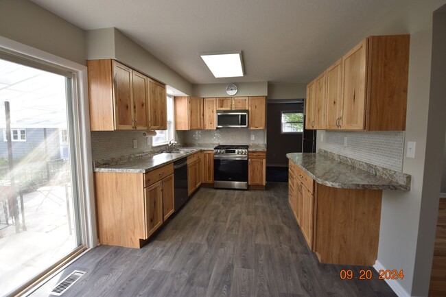 Foto del edificio - 3 Bedroom 2 Full Bath Home IN Greenfield