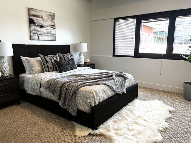 Foto del edificio - 3bd/2ba Downtown Loft in Louisville