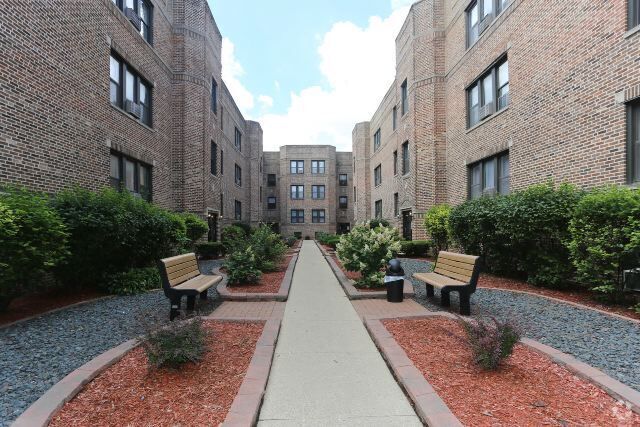 Building Photo - 3731 N Pine Grove Ave