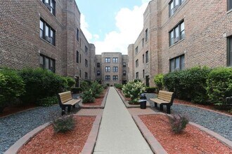 Building Photo - 3727 N Pine Grove Ave