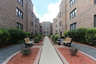 Building Photo - 3727 N Pine Grove Ave