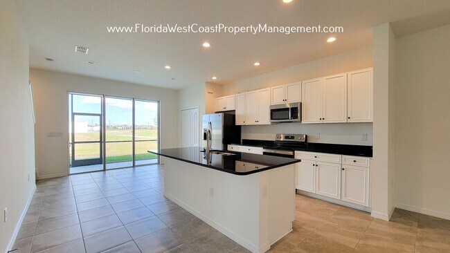 Foto del edificio - NORTH RIVER RANCH CORNER TOWNHOME! AVAILABE IN MARCH 2026 -LONG TERM LEASE!