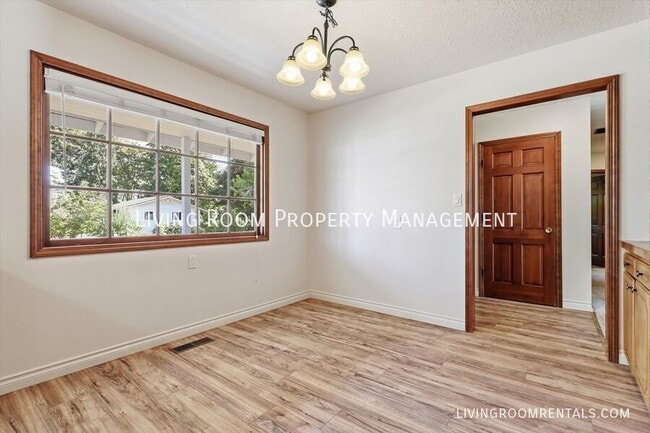 Building Photo - 6550 Beam St