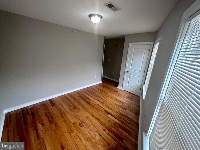 Building Photo - 4444 Cresson St