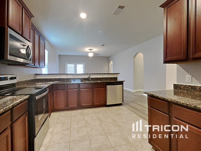 Building Photo - 116 Thorton Vine Dr