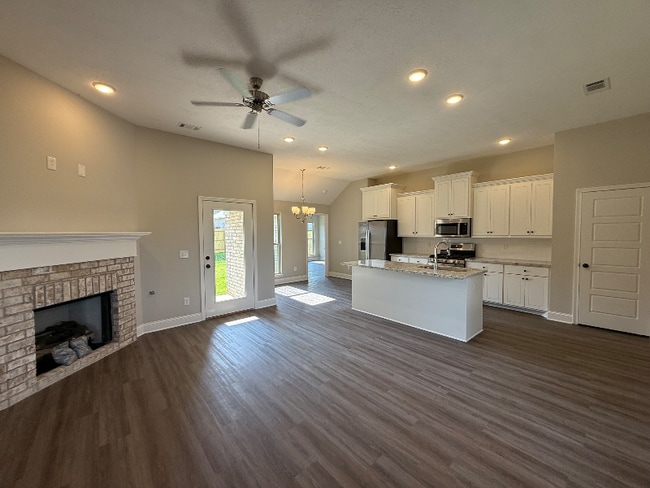 Foto del edificio - 112 Madisonville Dr