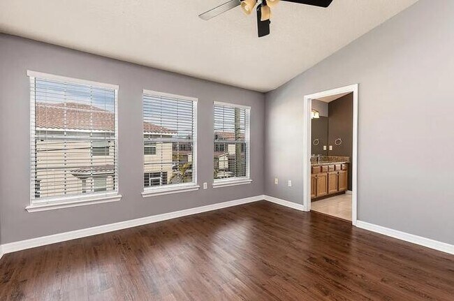 Building Photo - 555 52nd Ave N