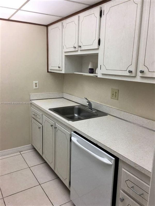 Foto del edificio - 14201 N Kendall Dr