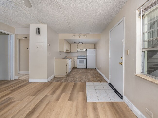 Building Photo - 5221 Bayshore Blvd