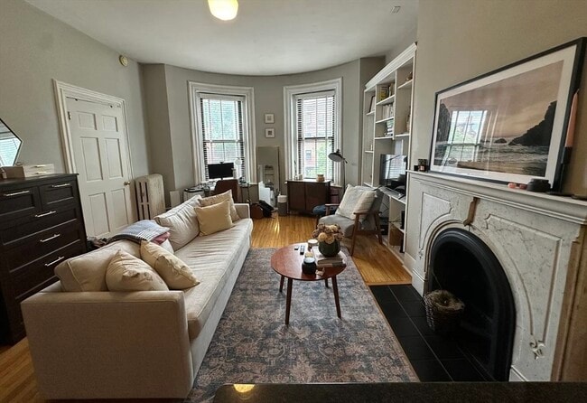 Building Photo - 656 Tremont St