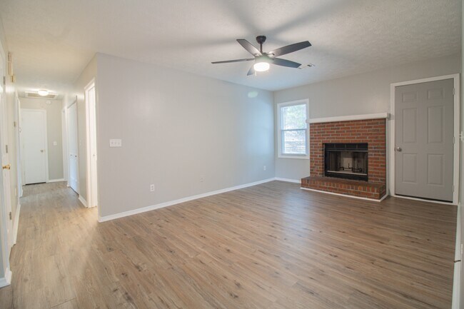 Building Photo - 5451 Minnie Lee Dr