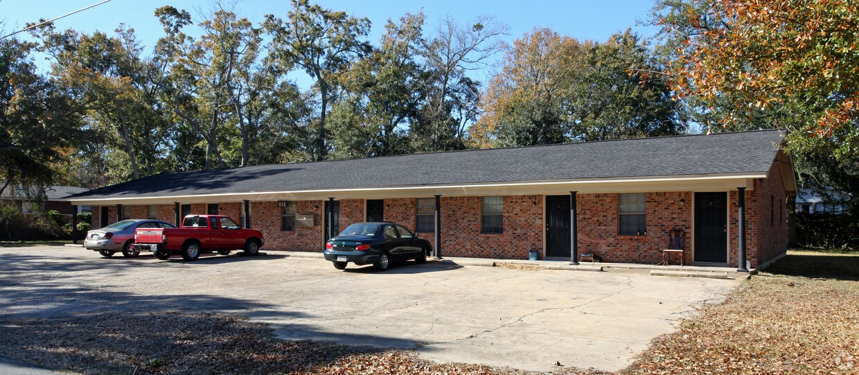 Building Photo - Dallys Place