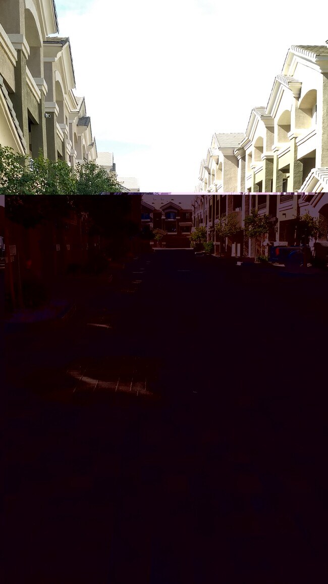 Foto del edificio - 4455 E Paradise Village Pky S