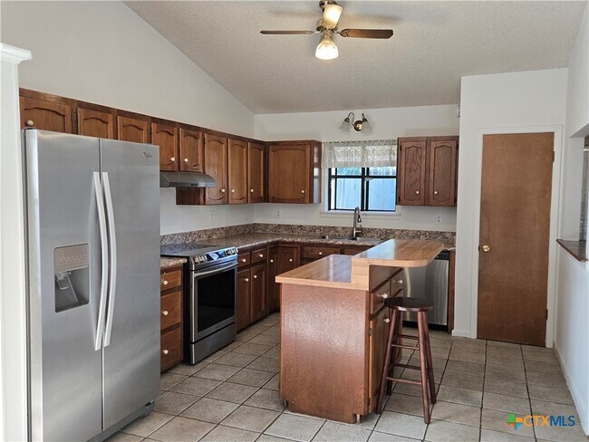 Foto del edificio - 248 Hilltop Dr