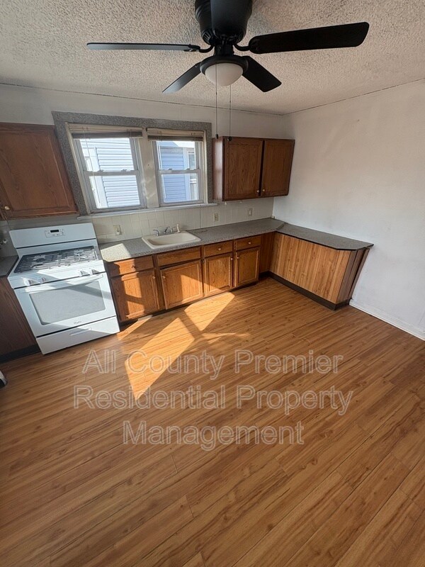Foto del edificio - 717 Schiller Ave