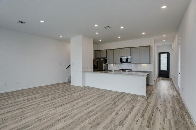 Foto del edificio - 4211 Champlain Wy