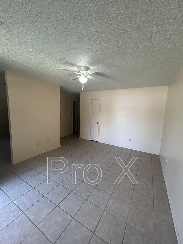 Building Photo - 409 W Johnson Ave