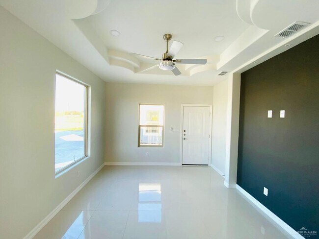 Building Photo - 209 W Rutherford Ave