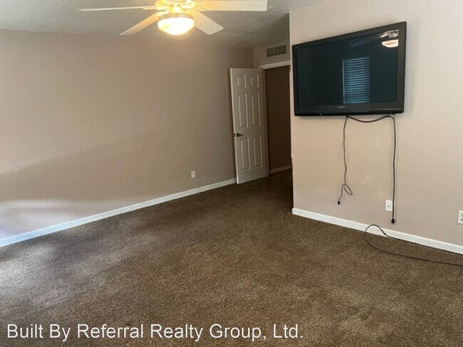 Building Photo - 2 br, 2 bath House - 9635 E Foster Ave
