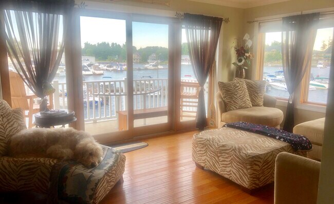 Sala de estar - 16 Sisson St