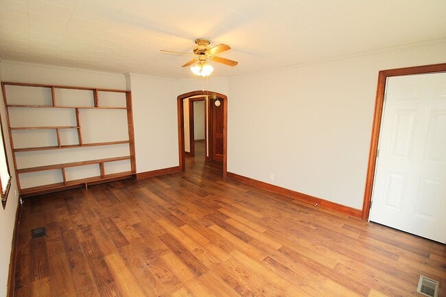 Foto del edificio - 3 Bedroom Home in Mount Holly, NC (Lawn Ca...