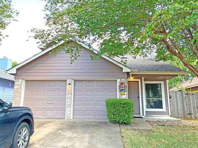 Building Photo - 2315 Claudia June Ave