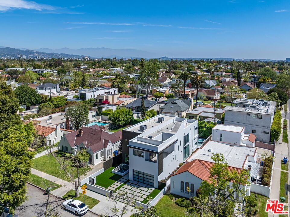 Foto principal - 458 S Sycamore Ave