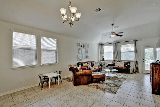 Building Photo - 2208 Granite Hill Dr