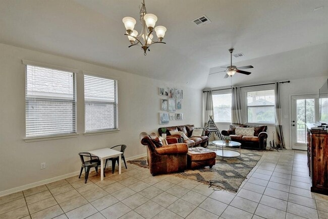 Foto del edificio - 2208 Granite Hill Dr