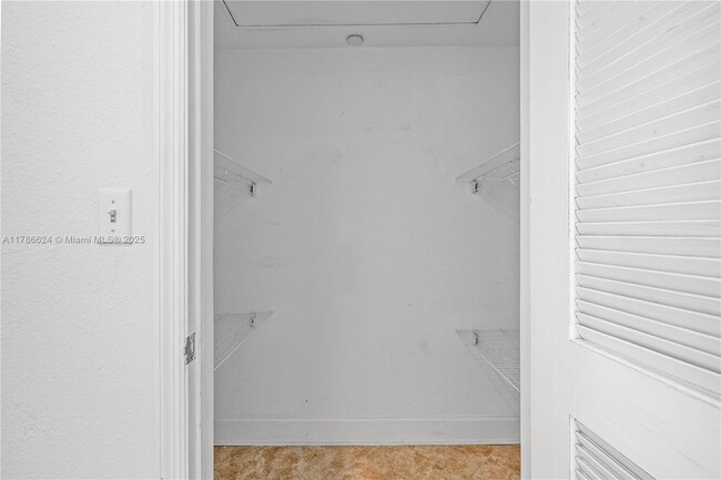 Building Photo - 401 69th St