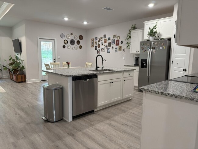 Building Photo - 2075 Hansel Hl Dr