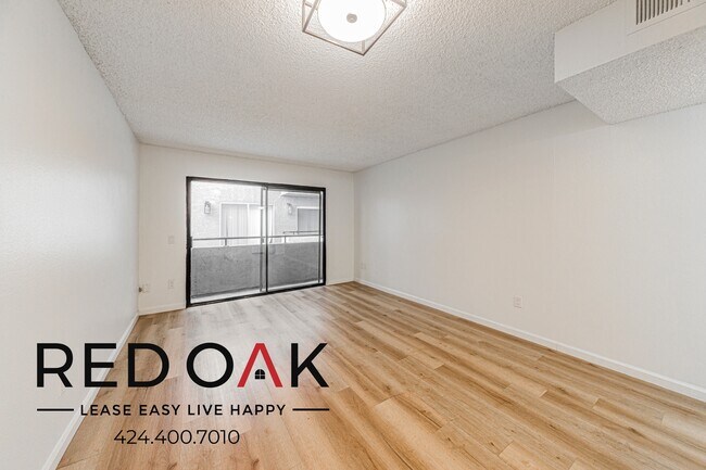 Foto del edificio - 11817 Victory Blvd