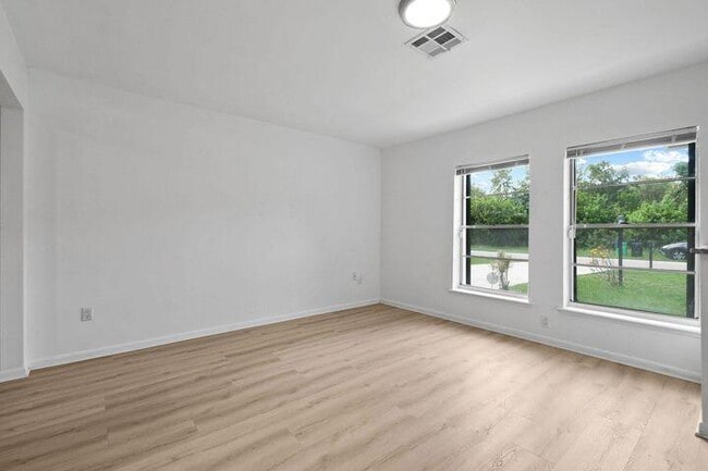 Foto del edificio - 109 SW Essex Dr