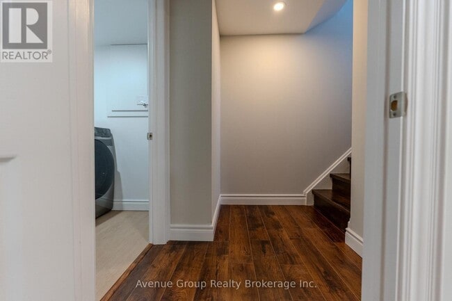 Building Photo - 306 Wenlock Ave