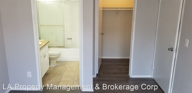 Building Photo - 2 br, 2 bath Apartment - 5007 Marathon St.