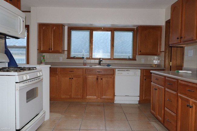 Foto del edificio - 3 br, 2 bath  - 61 Farragut Ave