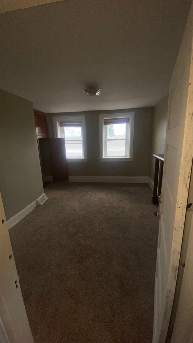 Building Photo - 4829 Lougean Ave