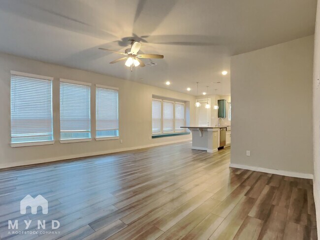 Foto del edificio - 734 Lacebark Elm Trl