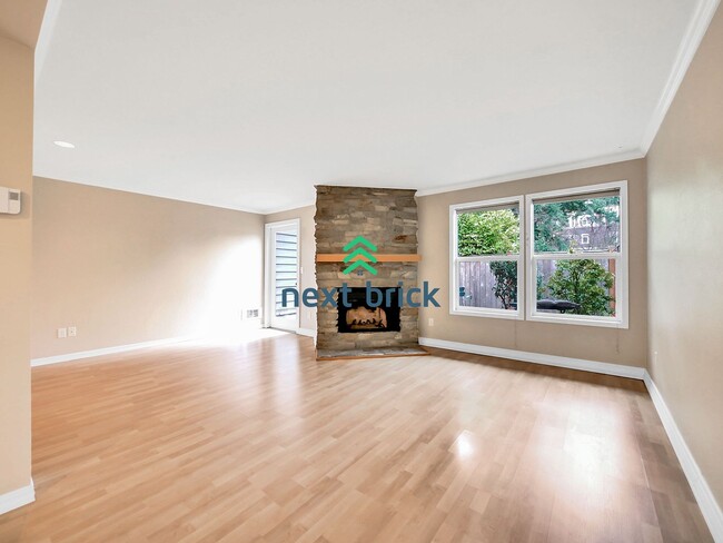 Building Photo - 2 Bed  2.5 Bath Townhome for Rent!