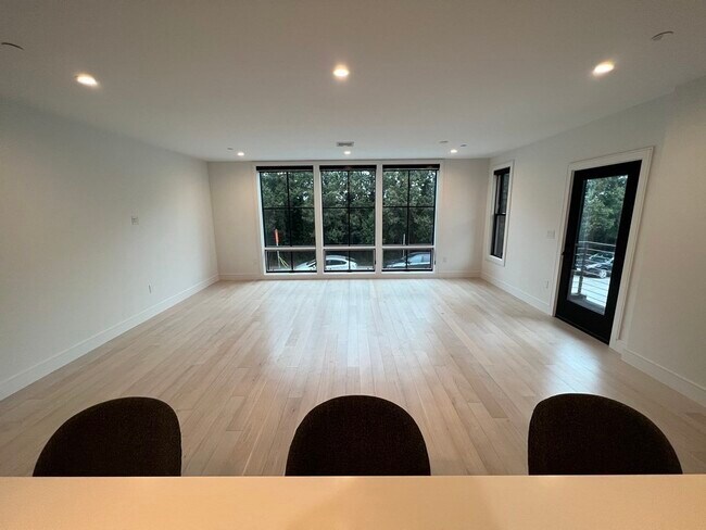 Foto del edificio - 347 Maverick St