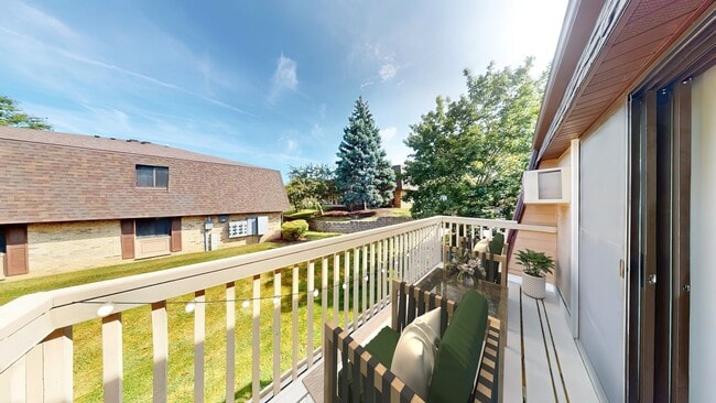 Building Photo - Rivershire Apartments