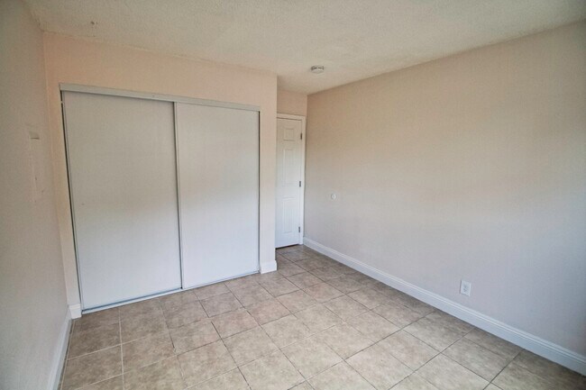 Building Photo - 3556 Sanborn Ave