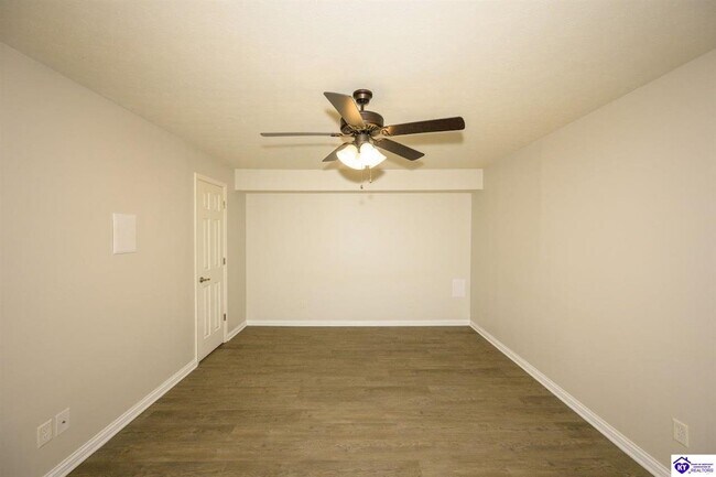 Foto del edificio - 172 Creekvale Dr