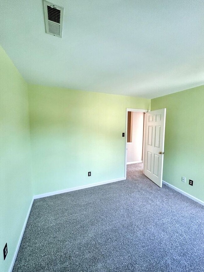 Foto del edificio - 6005 Almond Creek N Ln