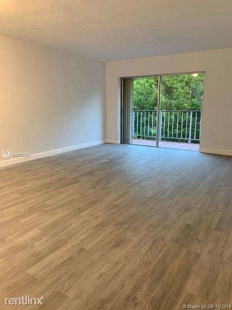 Building Photo - 2 br, 2 bath Apartment - 9611 SW 77 Ave 302-A