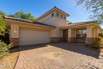 Building Photo - 13746 W Cypress St